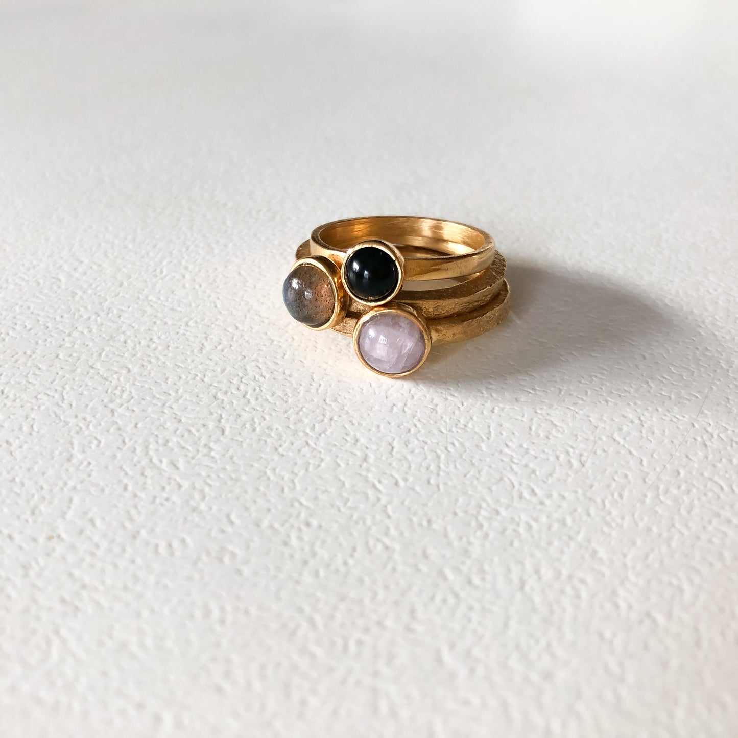 Cosmic ring with Onyx